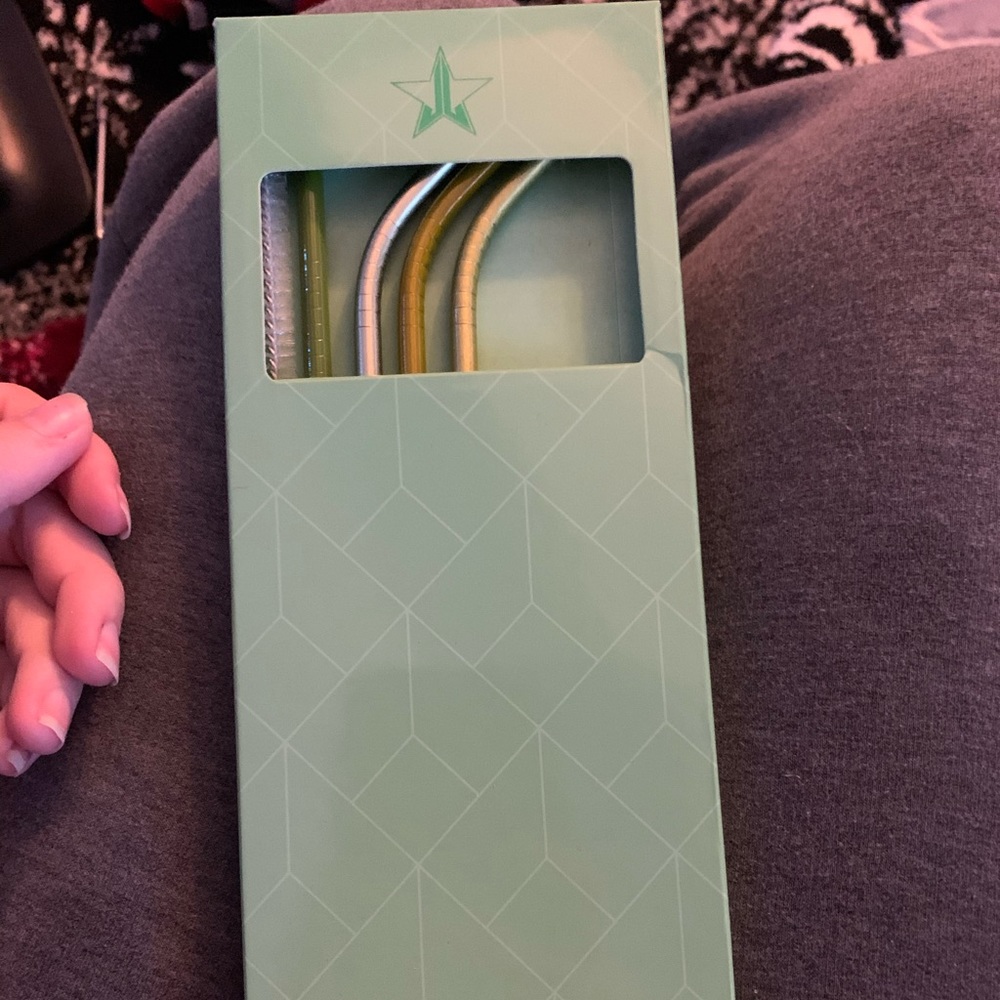 Jeffree Star reusable straw set in green